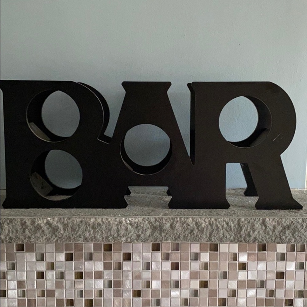 Bar wine holder